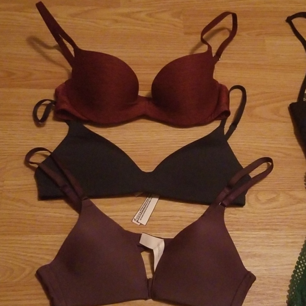 Like new Victoria Secret 32A/xs bra collection - Picture 2 of 8